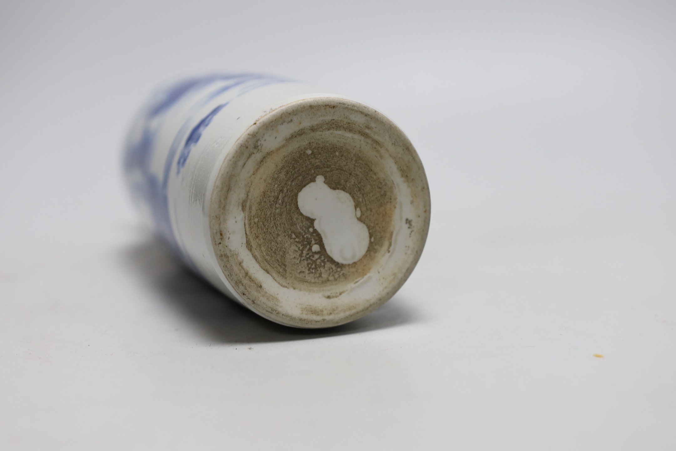A Chinese blue and white sleeve vase. 26cm tall